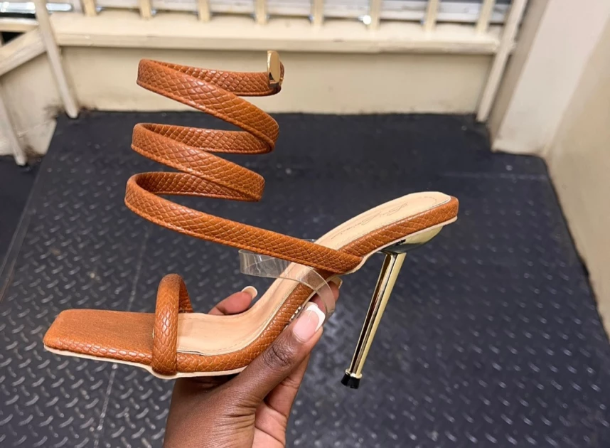 Did this Nairobi woman buy a stolen shoe for Ksh.100? Kenyans on X are ...