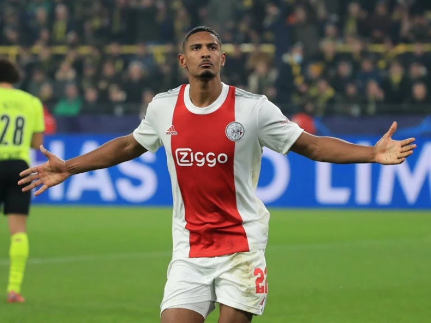 Dortmund on verge of signing Haller as Haaland replacement