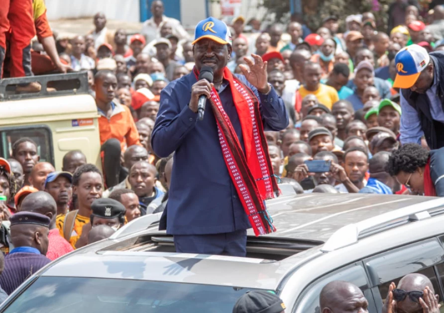 ‘There will be no election without manual register’: Raila tells IEBC