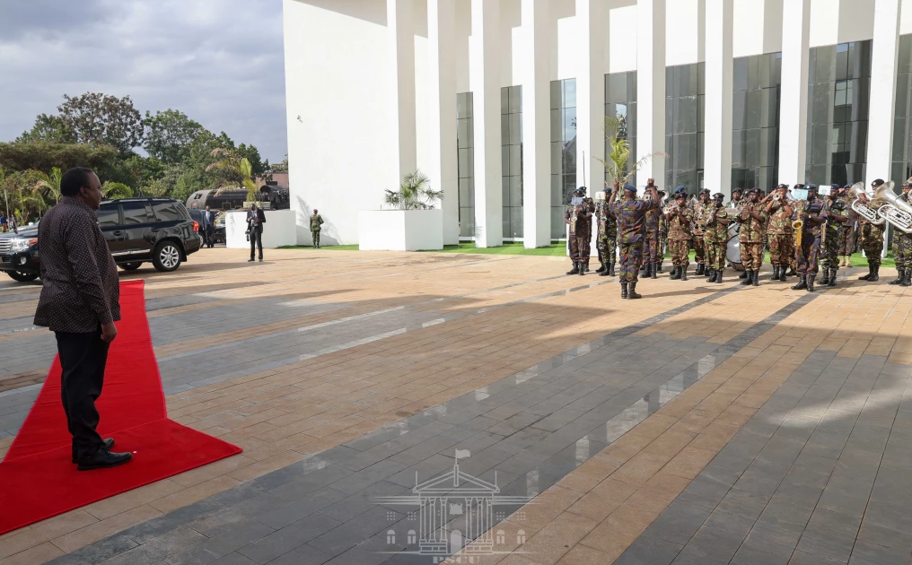 Use Uhuru Gardens National Monument and Museum to tell the Kenyan story, President Kenyatta urges journalists