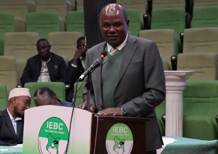 IEBC to deploy manual registers as Chebukati confirms 5 officers suspended over voter transfer