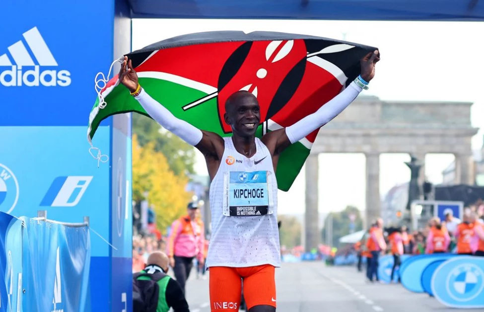 Kipchoge smashes world record at Berlin Marathon