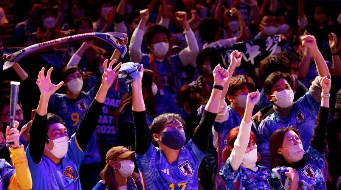 Tidy Japanese fans clean up at World Cup