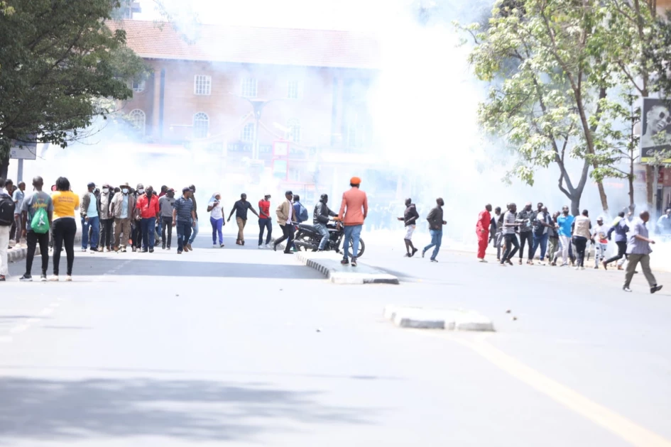 Nairobi: Teargas as police engage protesters in running battles